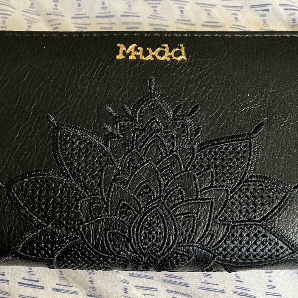 NWOT MUDD Black Wristlet/Wallet